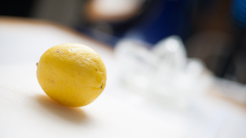 LEMON AND GLASS JUICER