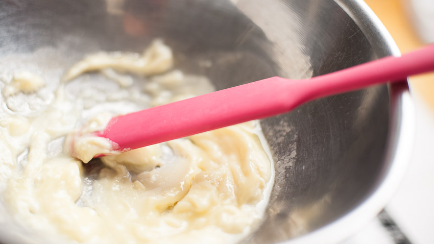 WHITE CHOCOLATE AFTER MELTING FOR VANILLA WAFER CRUST