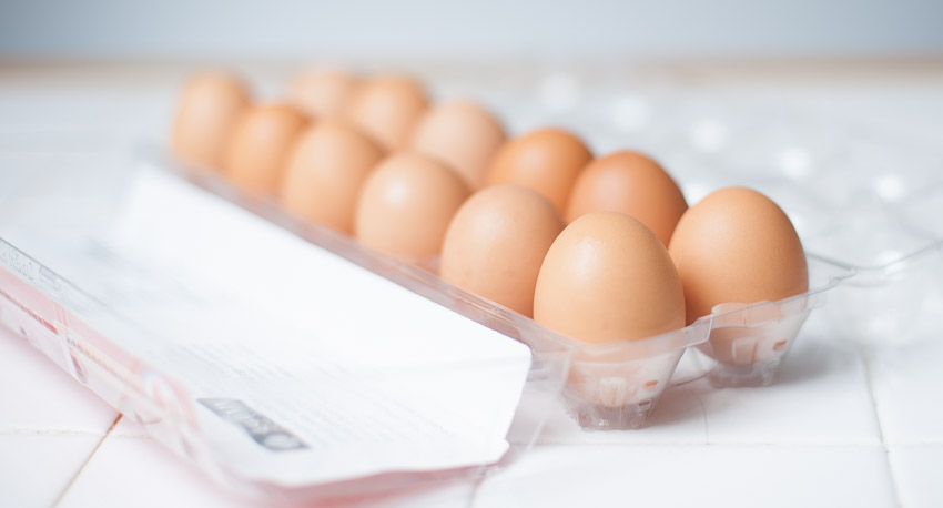 DOZEN EGGS READY TO MAKE OMELET