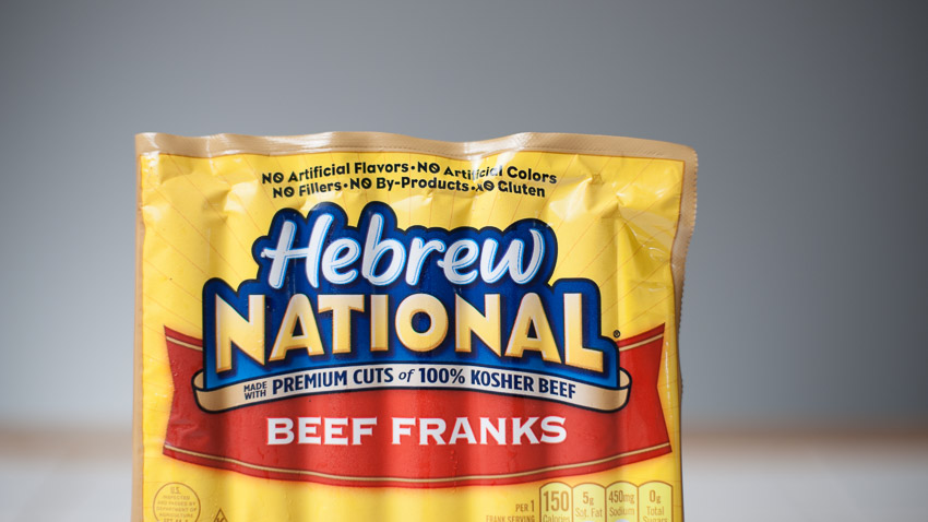 ILLUSTRATES A PACK OF HEBREW NATIONAL HOT DOGS