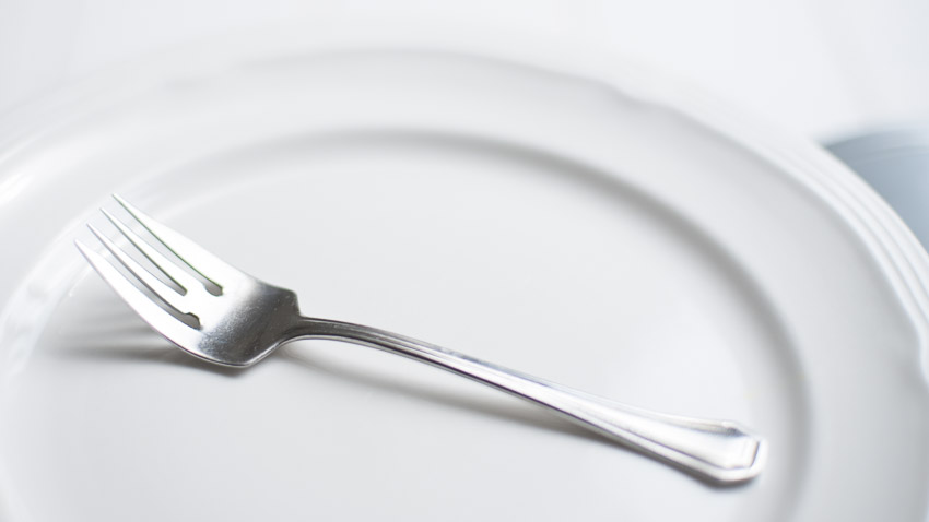 SHOWS A FORK FOR WHISKING