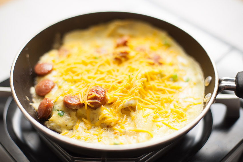 OMELET WITH SHREDDED CHEESE
