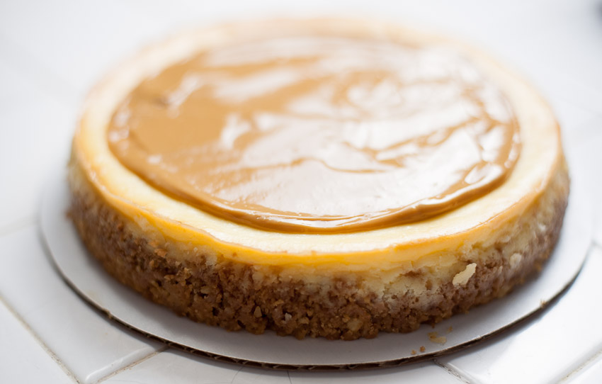 CHEESECAKE WITH DULCE DE LECHE TOPPING